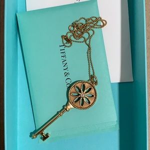 Daisy Key Pendant (necklace included!)
